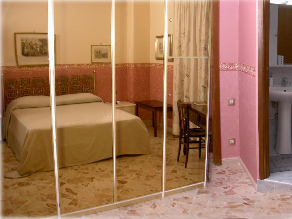 مبيت وإفطار كاتانيا Casa Tina Maugeri الغرفة الصورة